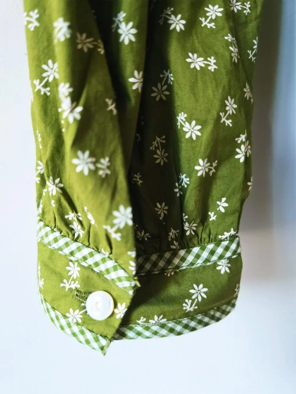 Doen Renoir Blouse Top in Chartreuse Green Cypress Calico Print in a Size XL - Picture 4 of 8